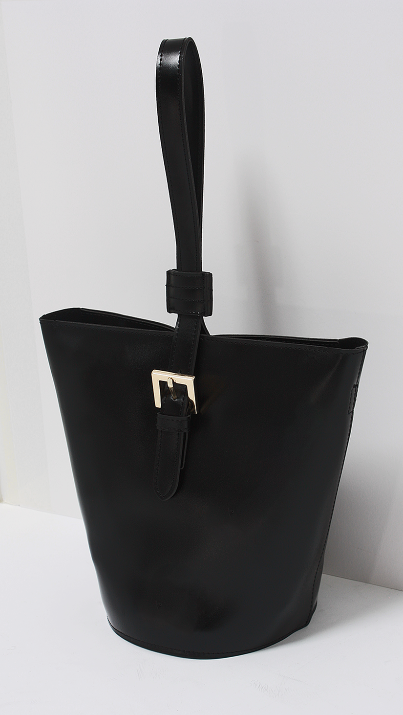 Topas Bucket Bag is a bit more avant-garde. It boasts a slightly geometric shape with a single belt-like strap. Black.