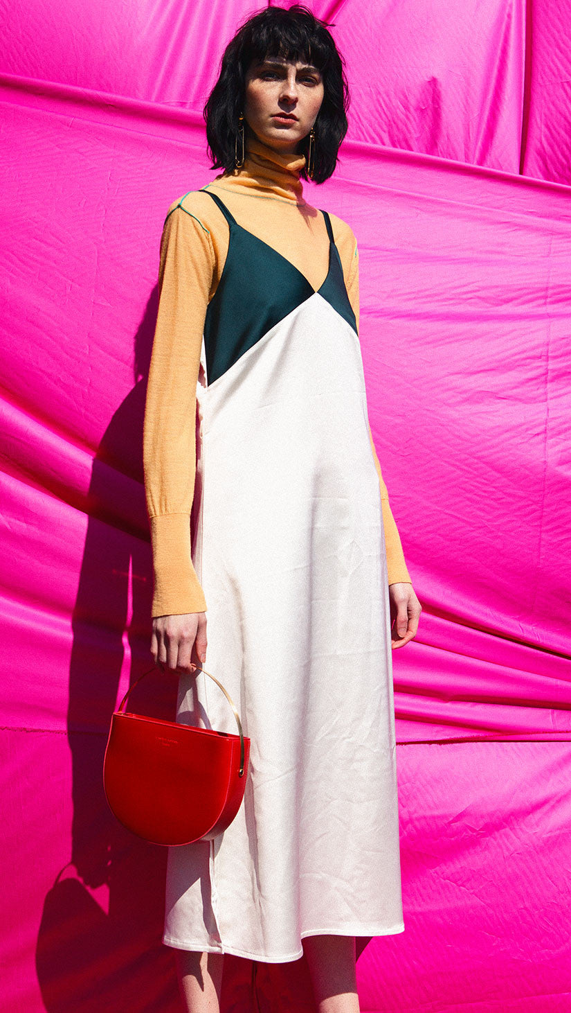 The Anissa dress, a slip dress with V-neckline, tank straps in contrasted color. Side slits.