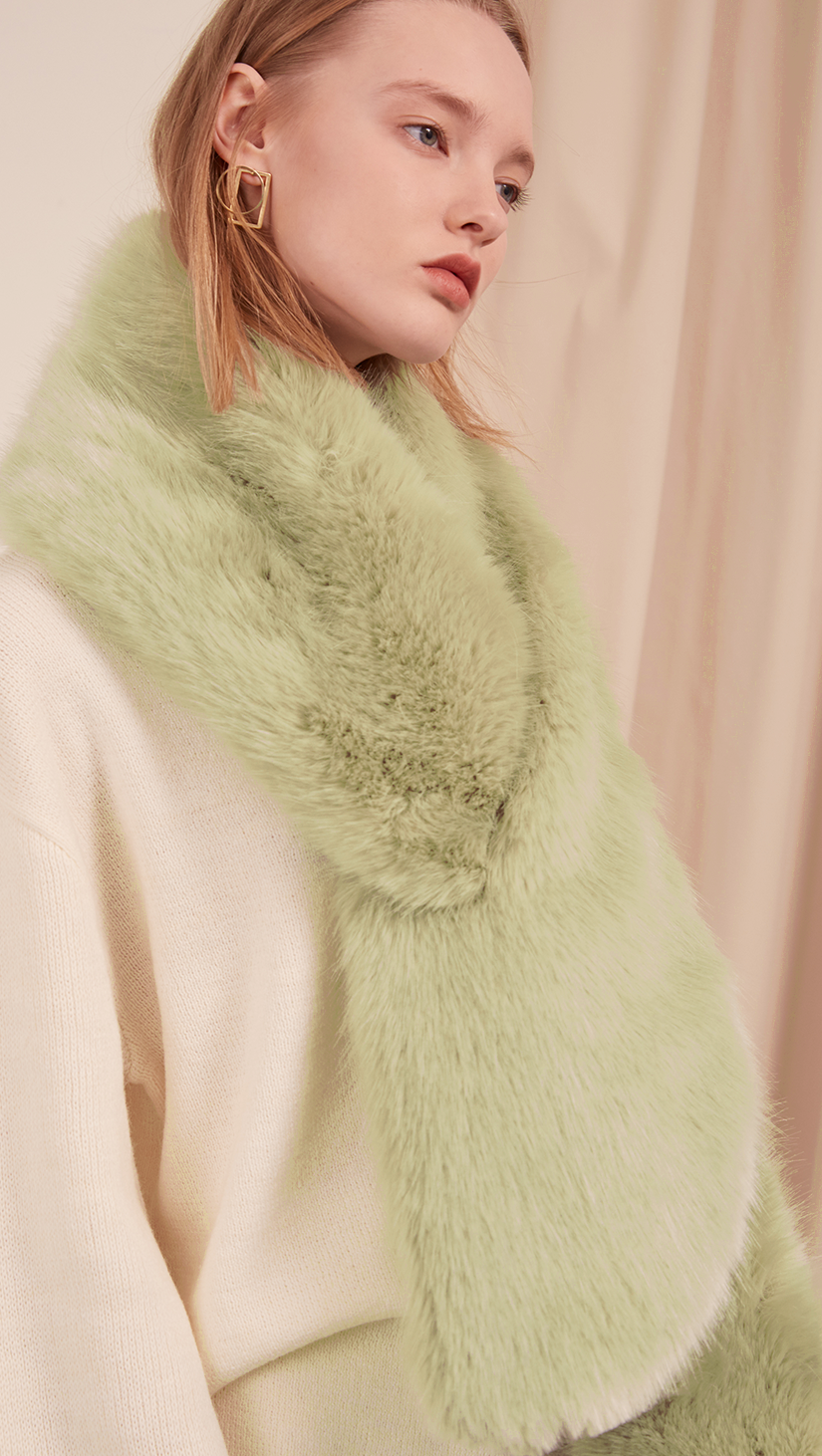 The Beaumont Scarf in faux fur. It features a mint with a neat slip-through fastening and also can be layer it over the lapels of outerwear. Super soft and warm. Fully lined.