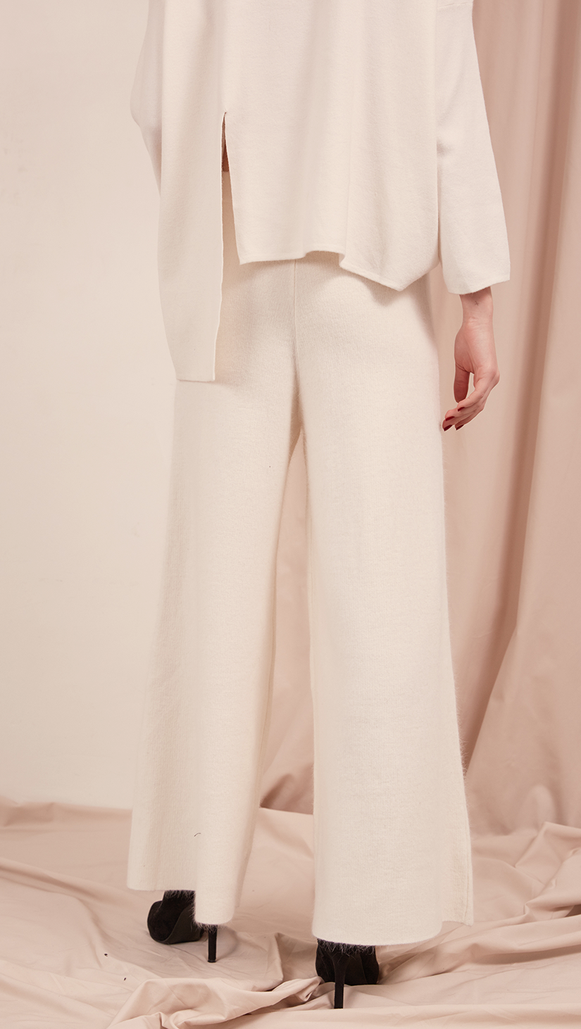 The Hari Pant is off white wide trouser sit high on the waist with an elasticated ribbed Angora knit trim. Wide leg cut. No pocket. Warm and super soft wool fabric. Relaxed fit. Particularly wide hem.