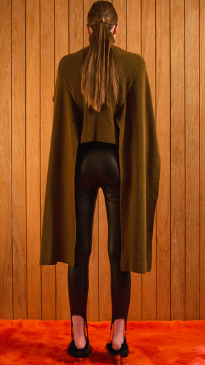 The Keri in stretchy leather legging pant. With a strap at ankle, elasticated banding at waist. Slim fit. Fleece-lined.