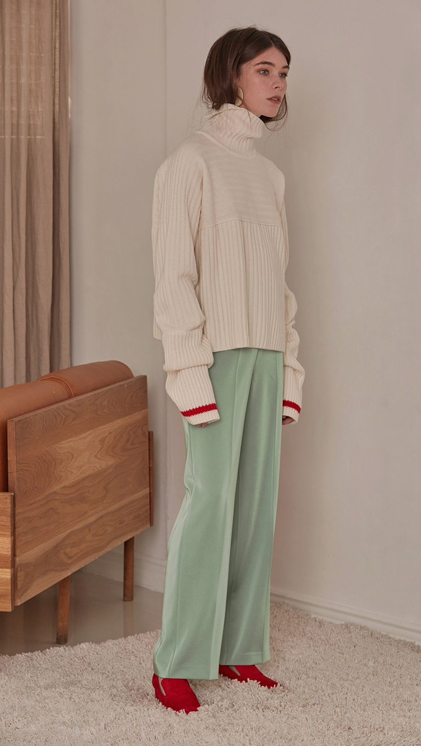 Lyla Trousers in Mint. Silky panelling with no pockets and elasticized waistband. Peg cut of tapered light-weight trousers. Designed to sit on the natural waist.