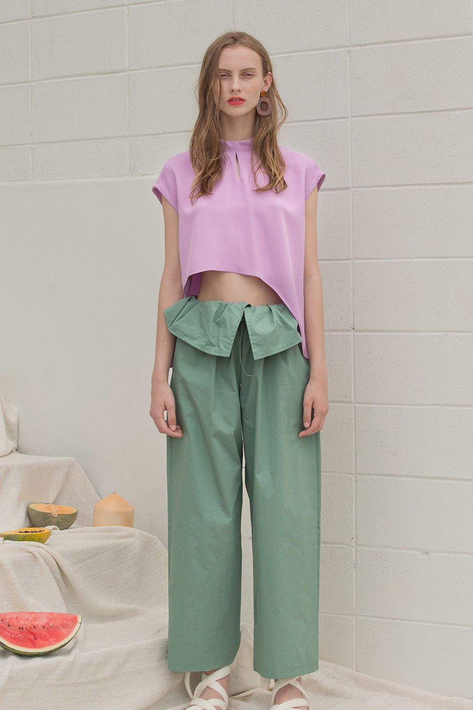The Lassie Pant in pale green featuring elastic waistband, two slant pockets. Lightweight.