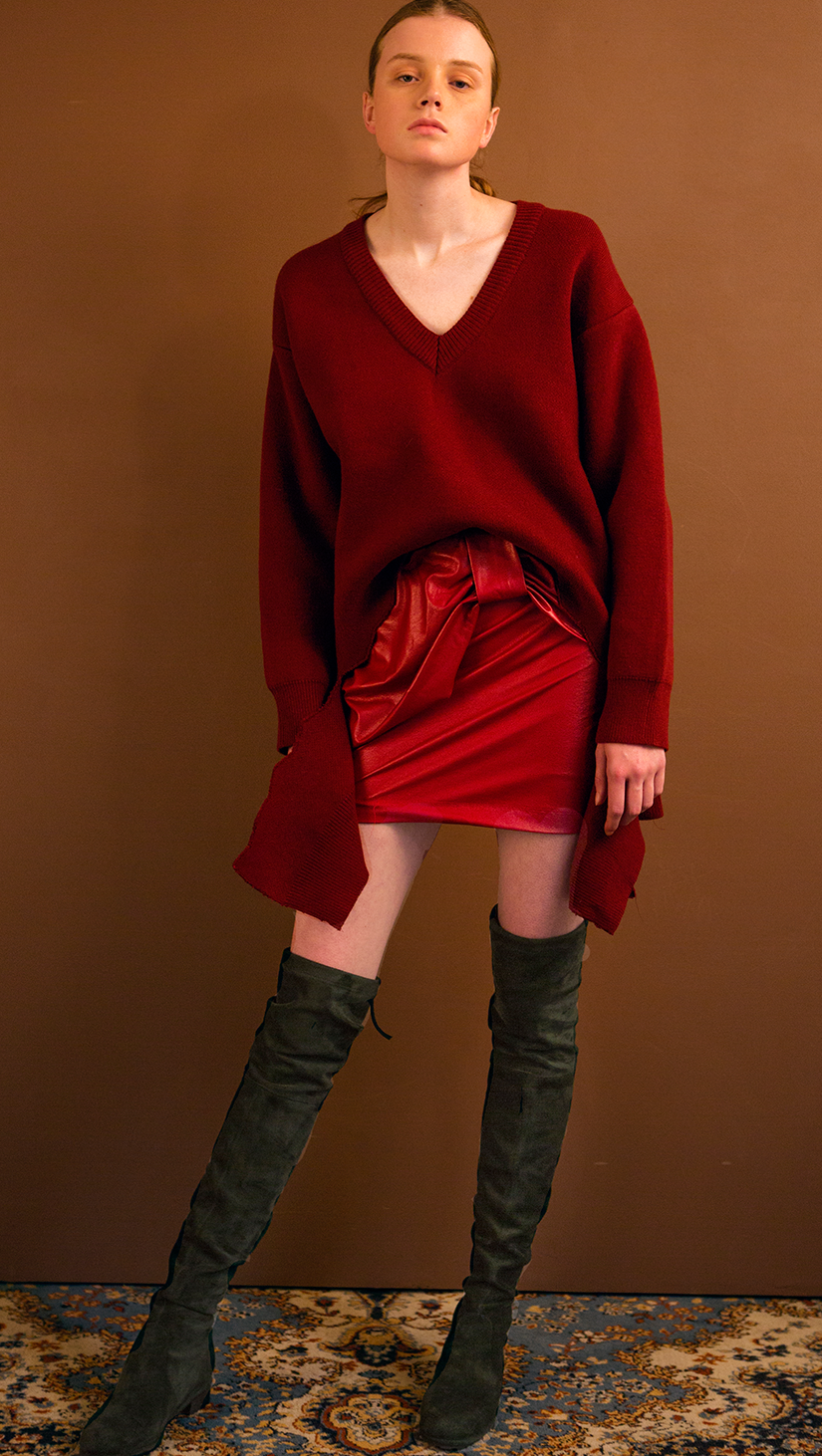 The Fallen Skirt in burgundy. With a bow detailing, concealed zip closure along side. Mini length. Lightweight.