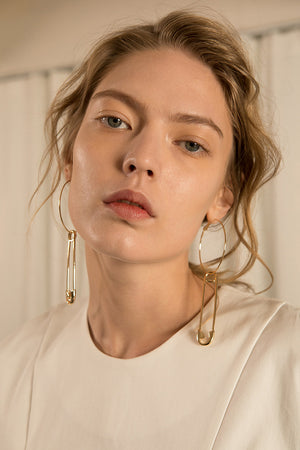 The Pololu, a pair of safety pin attached to big hoops. Sold as a set.