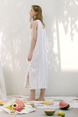The Louis pin stripe dress in round neckline, sleeveless, side slits. Pull on. Particularly long in length.