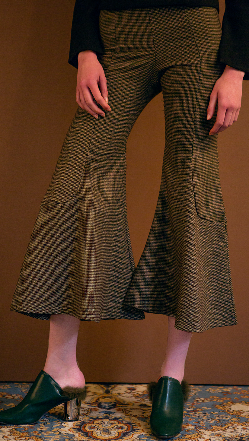 The Helena Pant is brown houndstooth wide trouser sit high on the waist with an flared hem. Concealed zip closure along side. Wide leg cut. No pocket. Slim fit. Particularly wide hem.