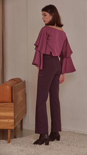 Rocha Pant in Wine. Two front pockets, zipper fly, tap closure. Styling in contrast white stitching. Straight cut, flare out hem. Cut for a slim fit. 