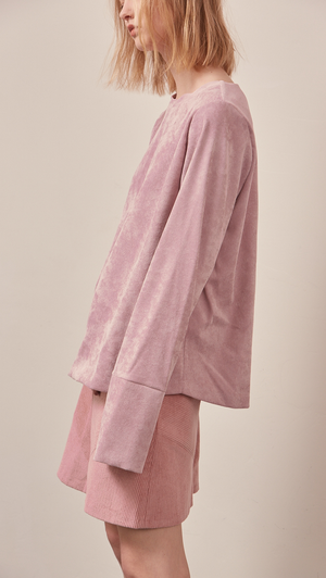 The Millar Top in matte pink corduroy. With long sleeves and it has a round neckline and a hidden back zip. Relaxed fit. 