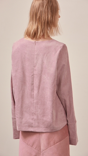 The Millar Top in matte pink corduroy. With long sleeves and it has a round neckline and a hidden back zip. Relaxed fit. 