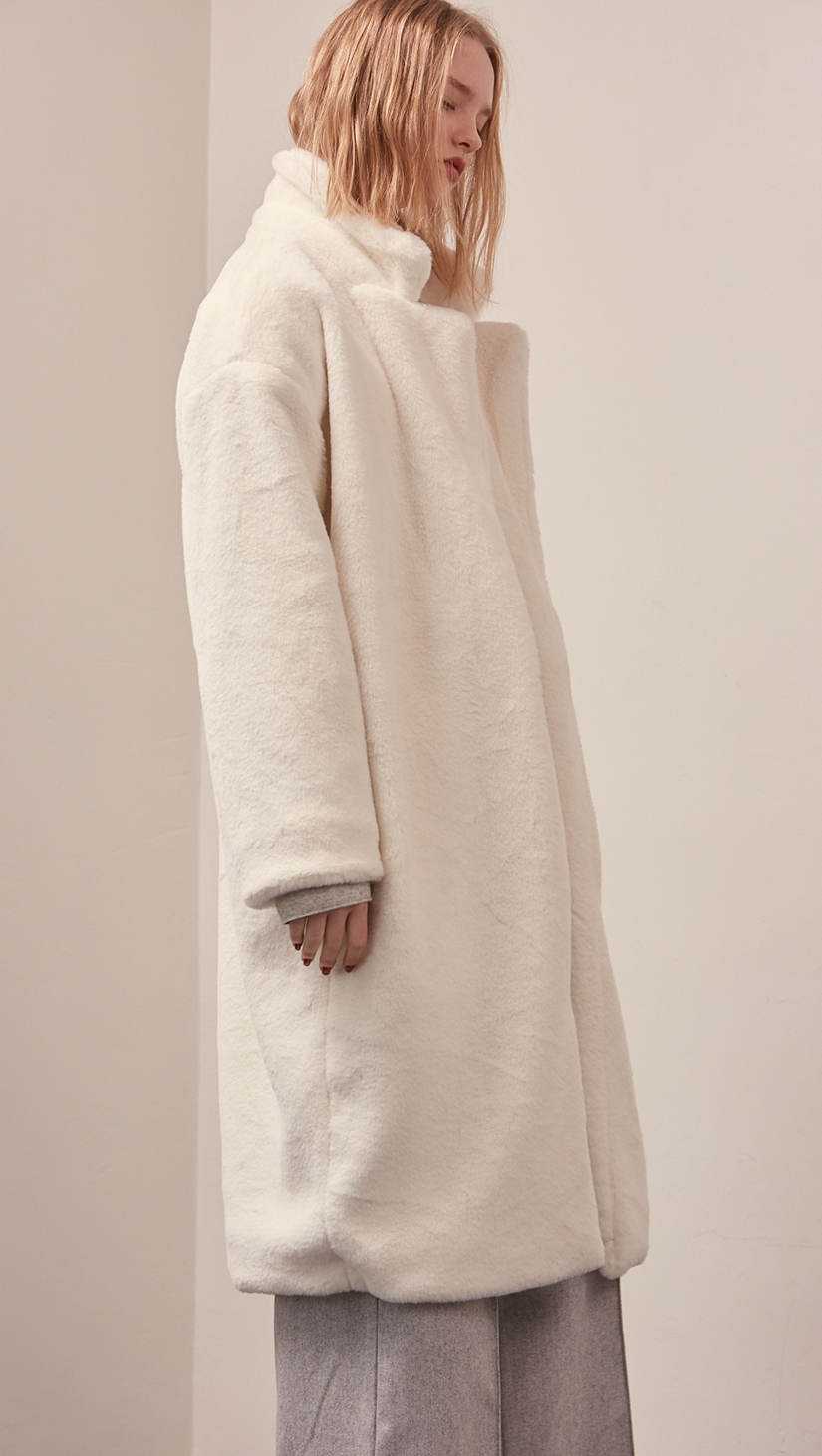 Stelen Shearling Coat in white. Super soft, notched collar, dropped shoulder, long sleeve. Open front. Fully lined. Relaxed silhouette.