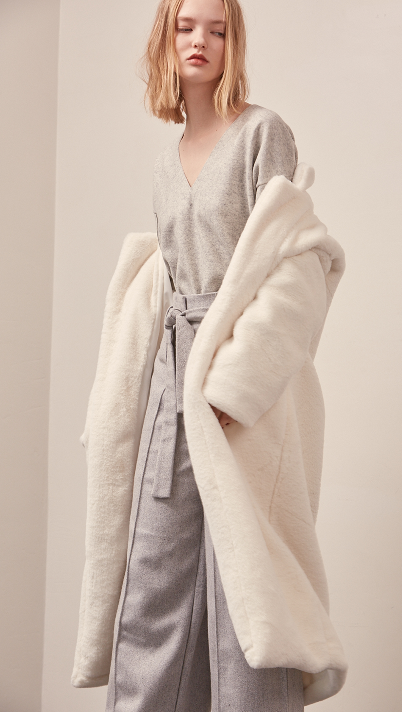 Stelen Shearling Coat in white. Super soft, notched collar, dropped shoulder, long sleeve. Open front. Fully lined. Relaxed silhouette.
