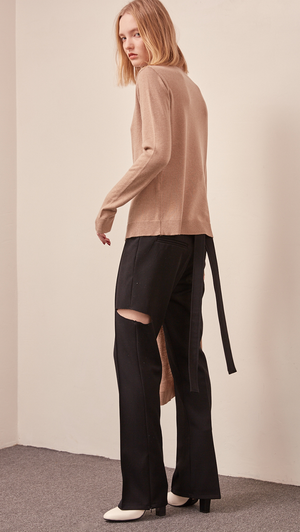 The Luna pant in back open with self-tie, cut out detailing and zip opening at hem. Zip fastening along side. High rise.