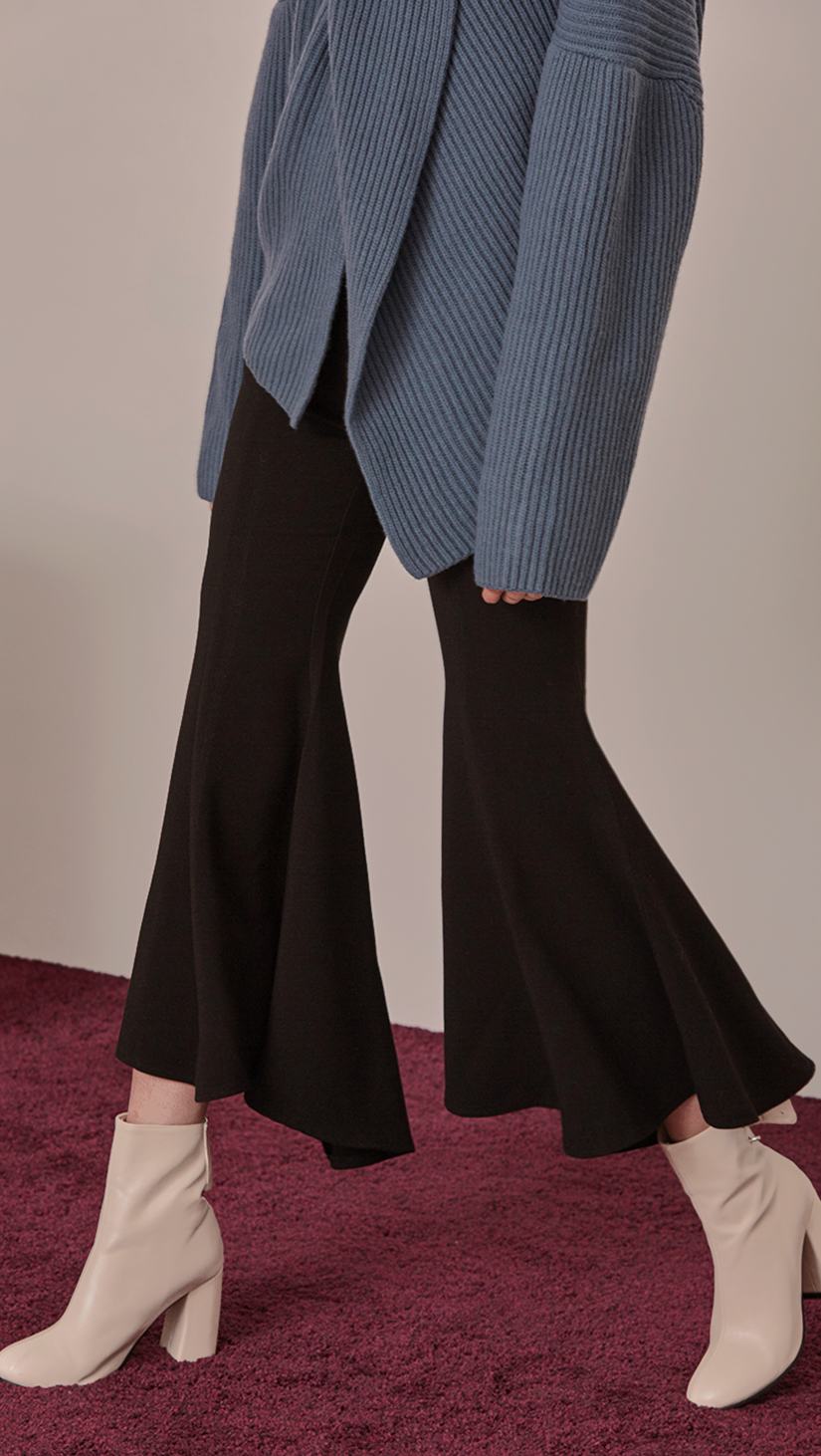 Asymmetric edged peplum leg pant. Centre-front concealed zip fastening along side. No pockets. Slim-fitting at thigh. Gently flare out hem. Designed for high-rise cut. Mid rise with a wide frayed leg.